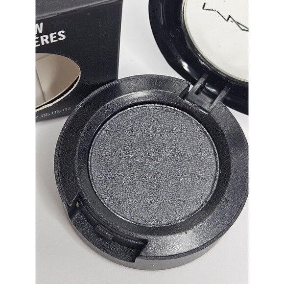 MAC Powder Single Eye Shadow ~ Typographic ~ NEW IN BOX 0.05oz/1.5g - Picture 2 of 7